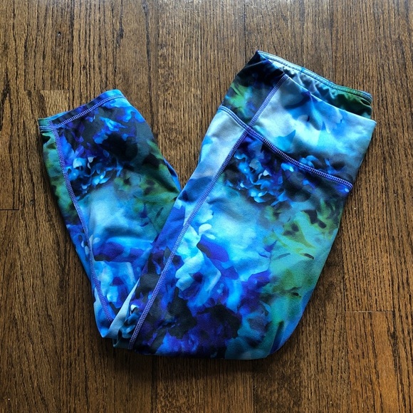 Athleta Pants - 3/$20 Athleta Abstract TieDye Tropical Stretch Capri Athletic Leggings